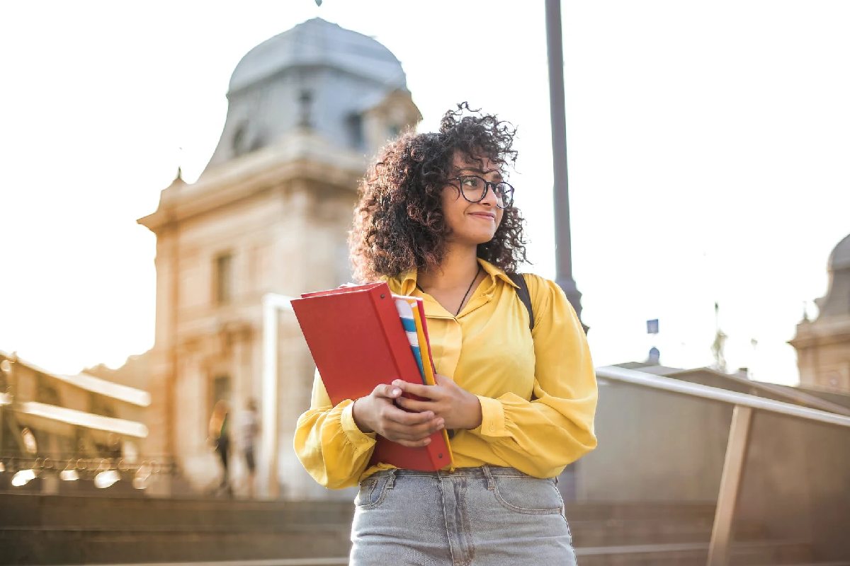 5 Best Scholarships For Women