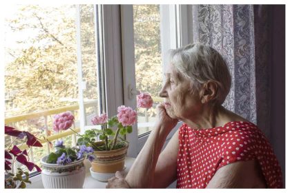 7 Ways Seniors Can Stay Safe While Living Alone