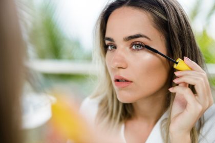 Common Mascara Mistakes Are Ruining Your Lashes