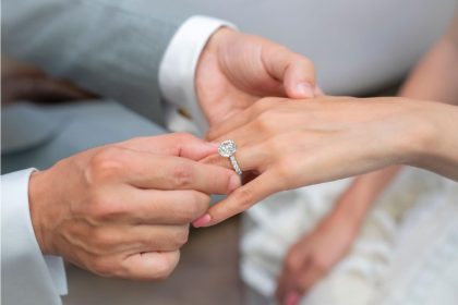 8 Ways to Make Your Engagement Ring Look Bigger