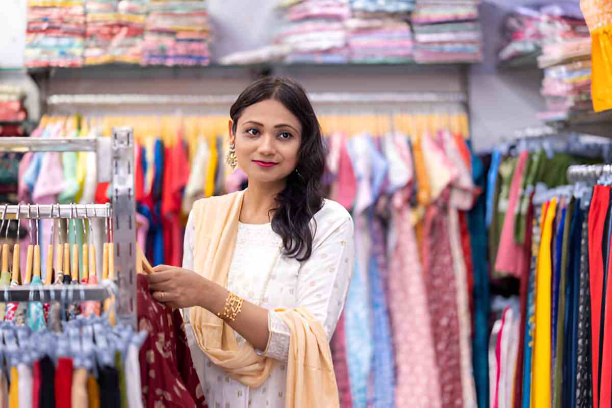 4 Things that To Look Out While Purchasing Women Salwar Suits Online