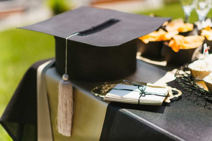 How to Plan a Graduation Celebration at Home